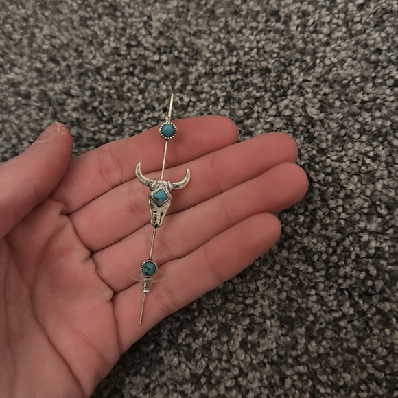 Cow earing over the top - Picture 3 of 3